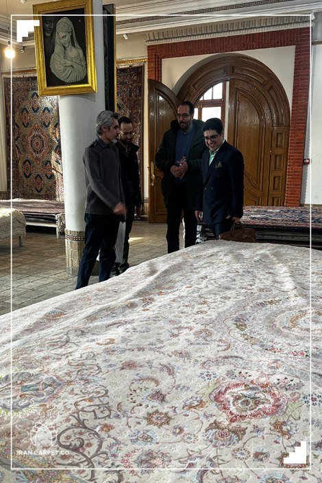 بازدید احمد اکبرنژاد مجری تلویزیونی از شرکت فرش ایران8